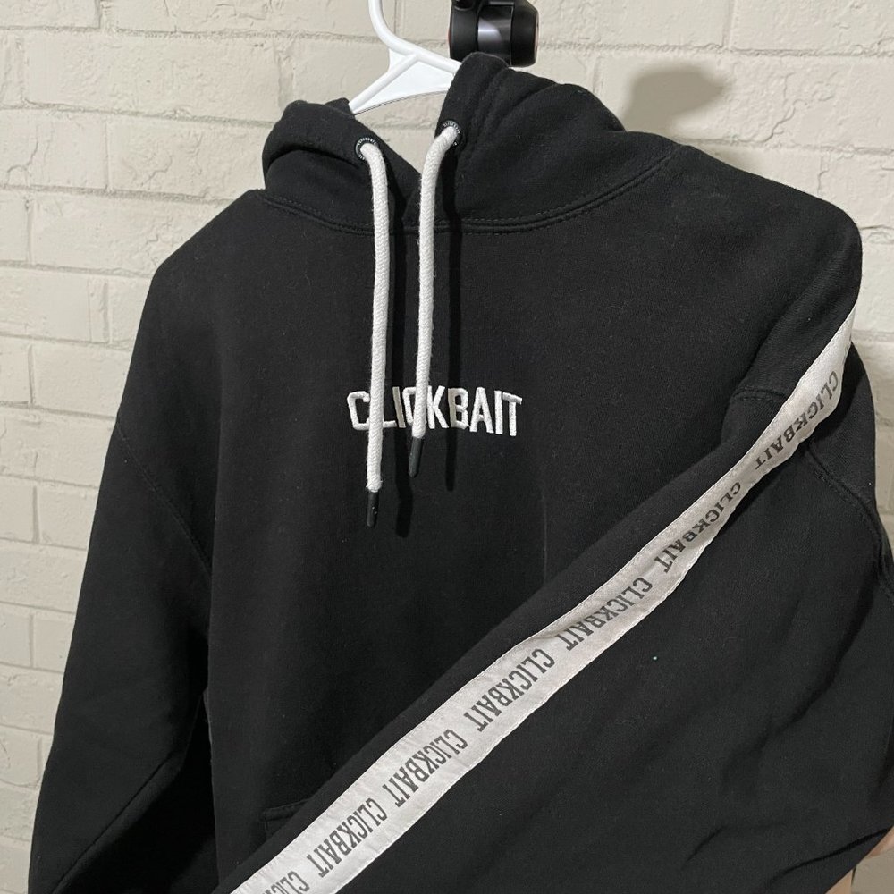 Clickbait Sweatshirt - Picture 4 of 5